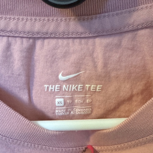 Nike Short Sleeve Pink Tee - Picture 2 of 3